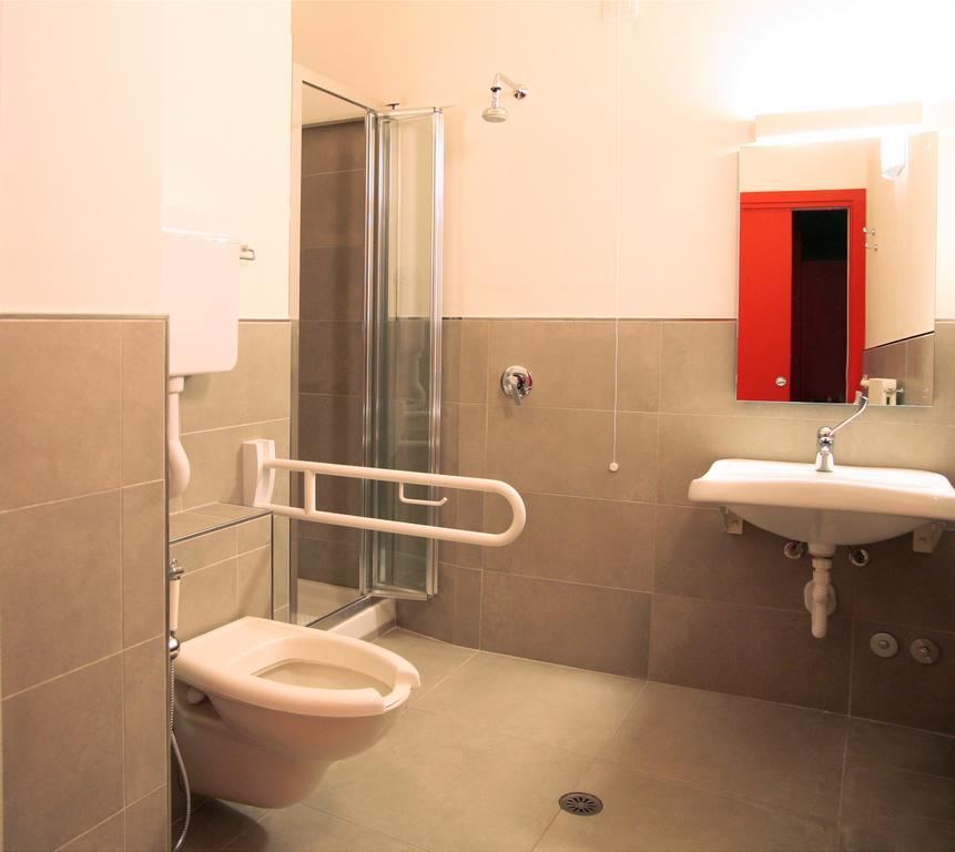 Ostello Locanda Degli Acrobati Brescia Room photo
